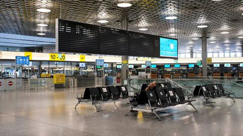 航空、旅游與零售業(yè)崗位危機(jī) 多重沖擊下的就業(yè)挑戰(zhàn)